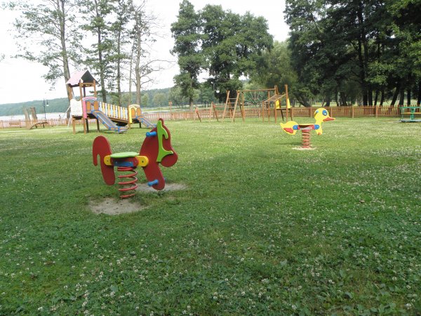 Rozbudowa placu zabaw nad Jeziorem Lidzbarskim, jako miejsca wypoczynkowego dla dzieci.
