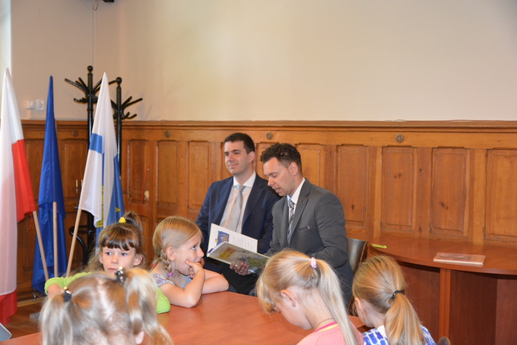 Burmistrz czyta dzieciom, czyli uroczyste zakończenie XIV Ogólnopolskiego Tygodnia Czytania Dzieciom