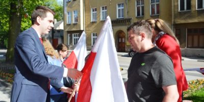 Flagi od burmistrza i patriotyczna Msza Św.