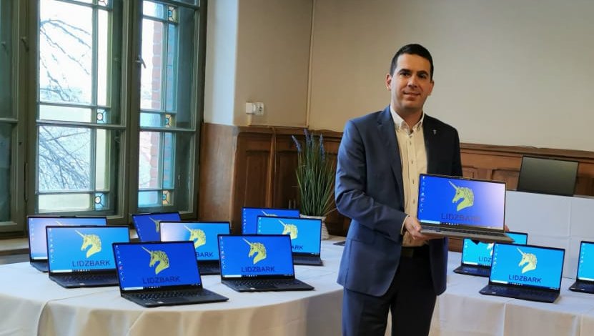 Kolejne laptopy dla szkół